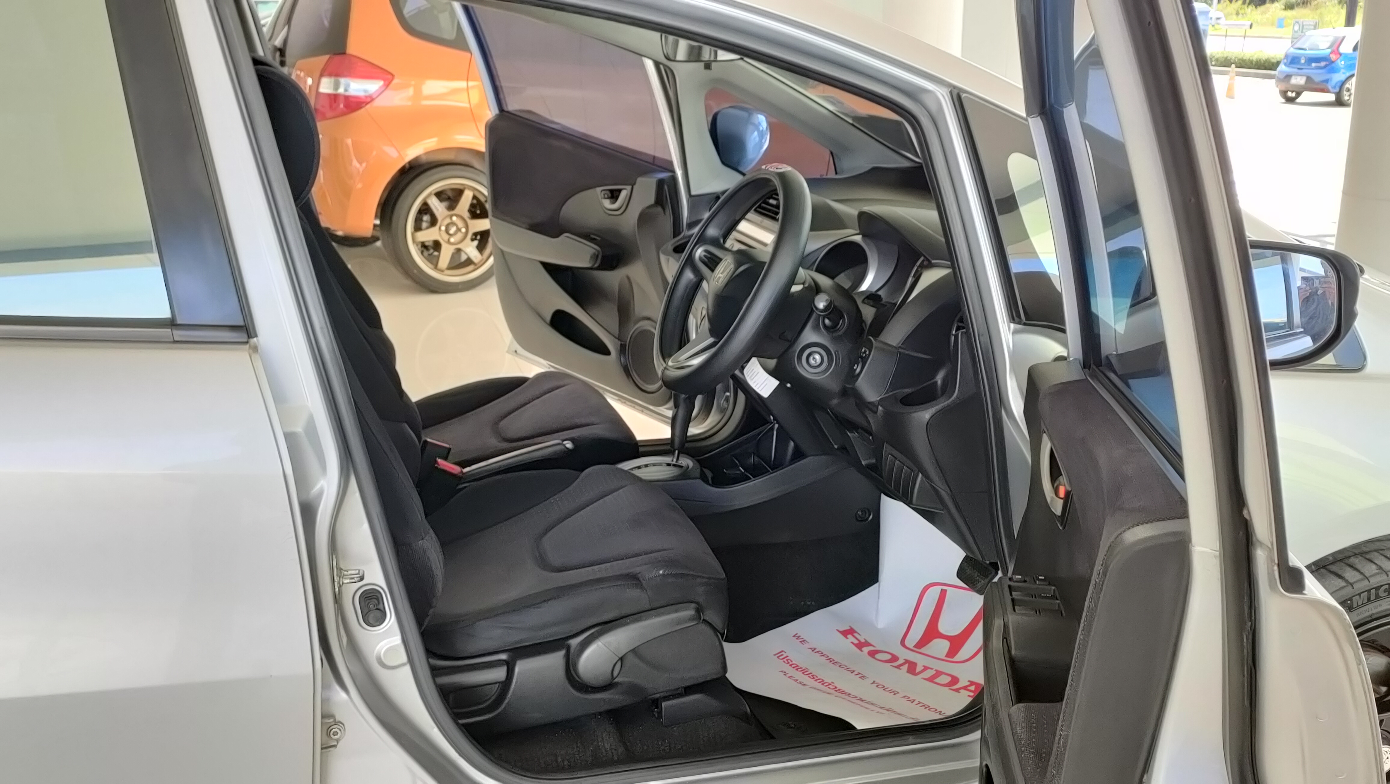 HONDA JAZZ AT 2009 V i-VTEC AT