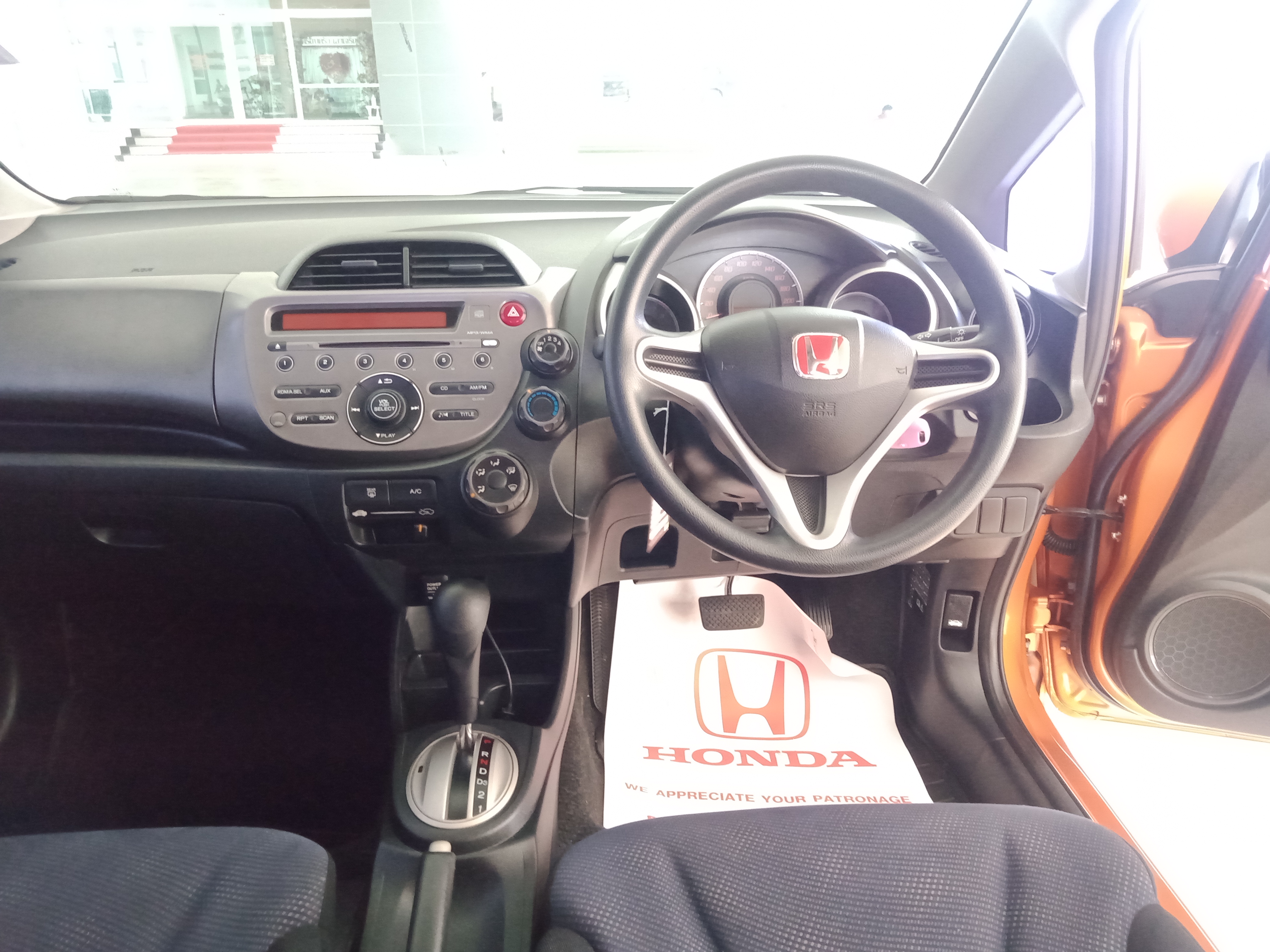 HONDA JAZZ AT 2011 V i-VTEC AT