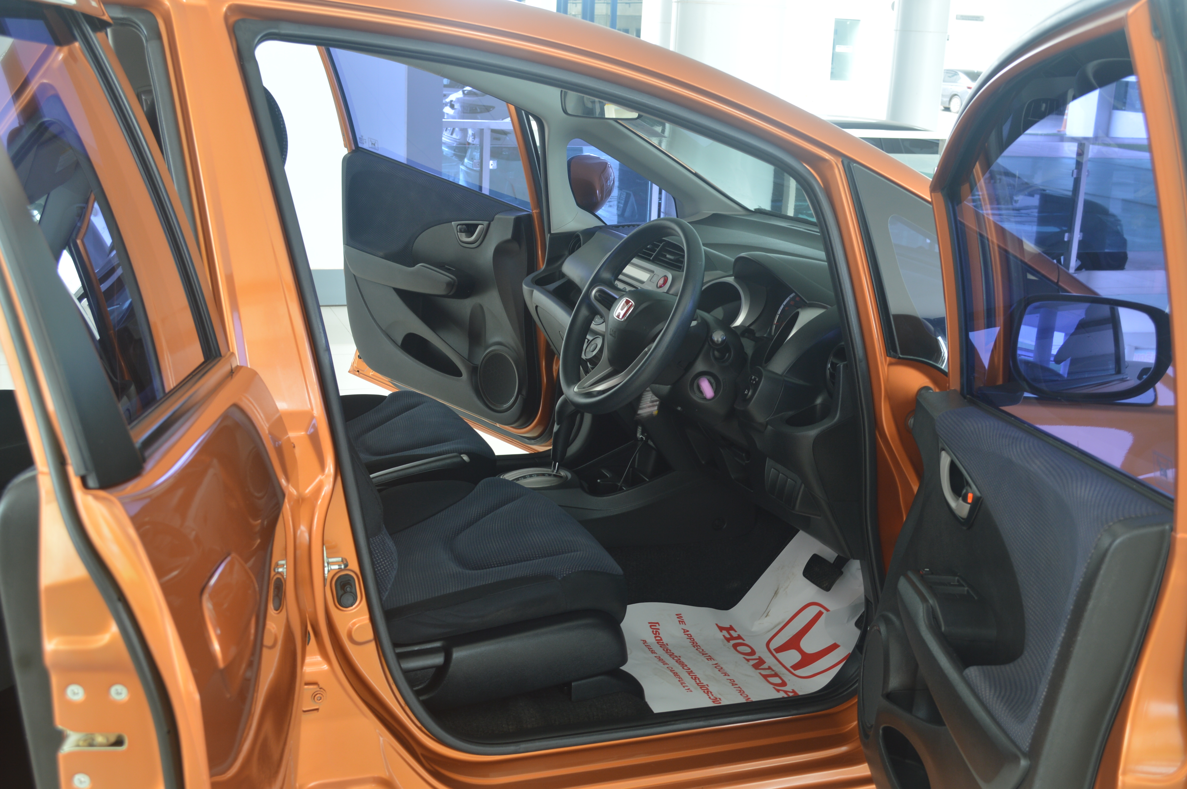 HONDA JAZZ AT 2011 V i-VTEC AT